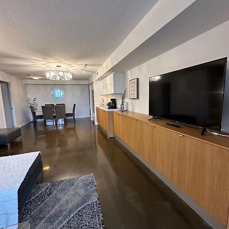 Toronto Downtown Luxurious Stylish 3 Bedroom 3 Bath 2 Balconies Near Rogers Centre Lakeview Condo Dış mekan fotoğraf