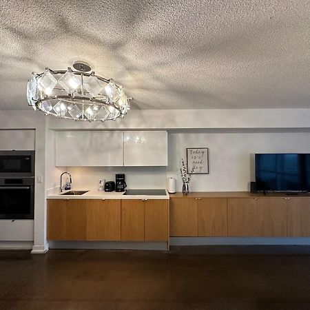 Toronto Downtown Luxurious Stylish 3 Bedroom 3 Bath 2 Balconies Near Rogers Centre Lakeview Condo Dış mekan fotoğraf
