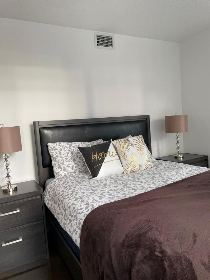 Toronto Downtown Luxurious Stylish 3 Bedroom 3 Bath 2 Balconies Near Rogers Centre Lakeview Condo Dış mekan fotoğraf