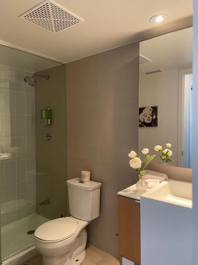 Toronto Downtown Luxurious Stylish 3 Bedroom 3 Bath 2 Balconies Near Rogers Centre Lakeview Condo Dış mekan fotoğraf