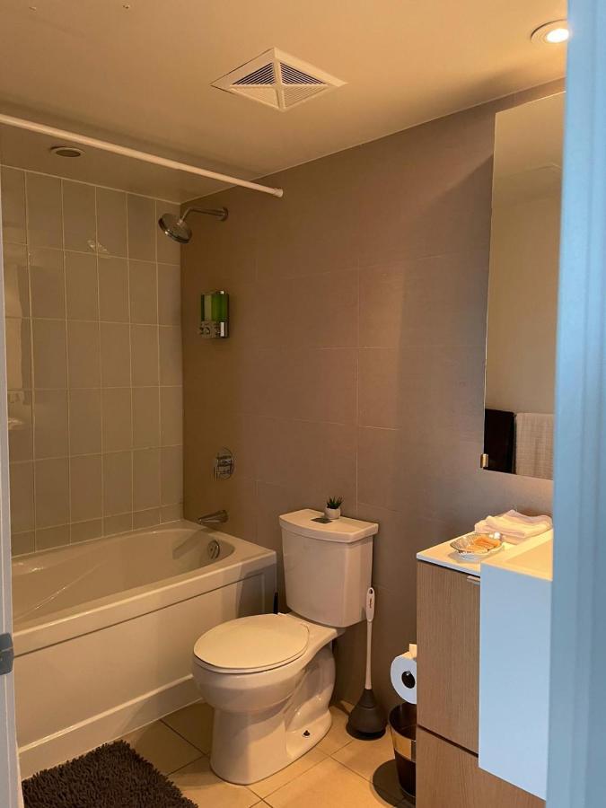 Toronto Downtown Luxurious Stylish 3 Bedroom 3 Bath 2 Balconies Near Rogers Centre Lakeview Condo Dış mekan fotoğraf