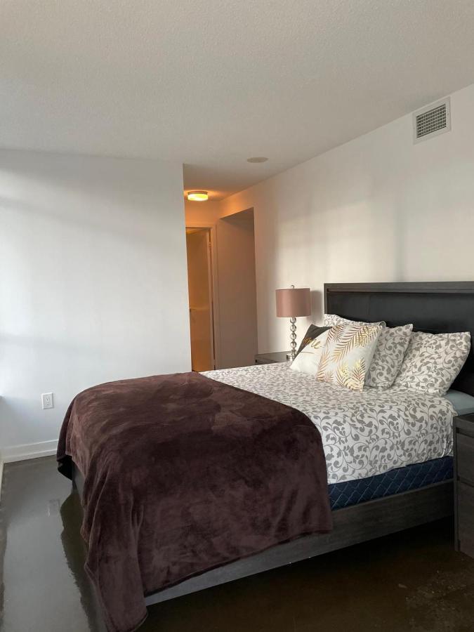 Toronto Downtown Luxurious Stylish 3 Bedroom 3 Bath 2 Balconies Near Rogers Centre Lakeview Condo Dış mekan fotoğraf