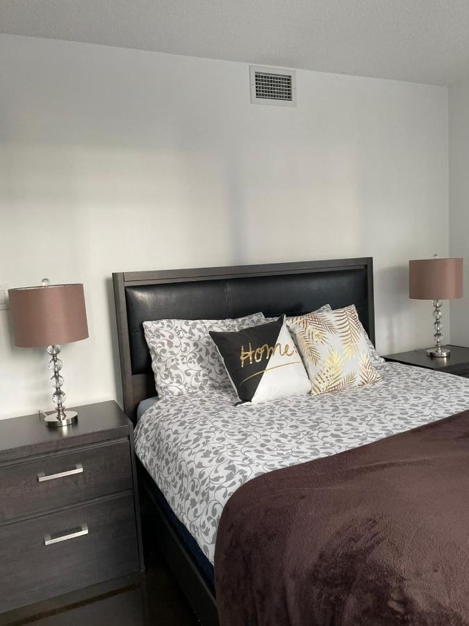 Toronto Downtown Luxurious Stylish 3 Bedroom 3 Bath 2 Balconies Near Rogers Centre Lakeview Condo Dış mekan fotoğraf