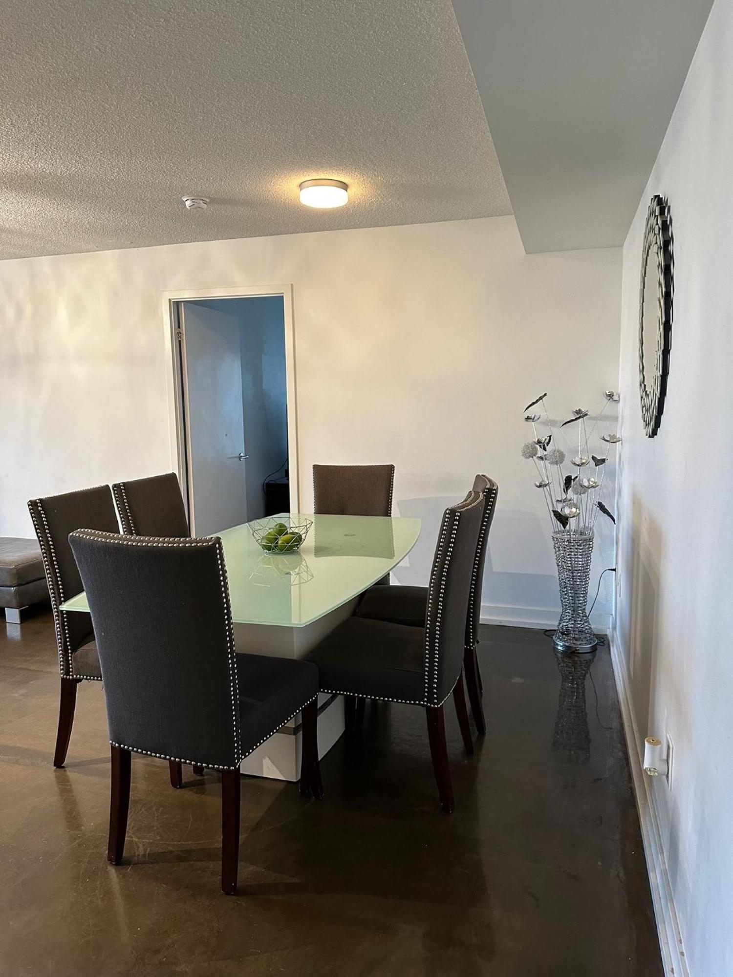 Toronto Downtown Luxurious Stylish 3 Bedroom 3 Bath 2 Balconies Near Rogers Centre Lakeview Condo Dış mekan fotoğraf